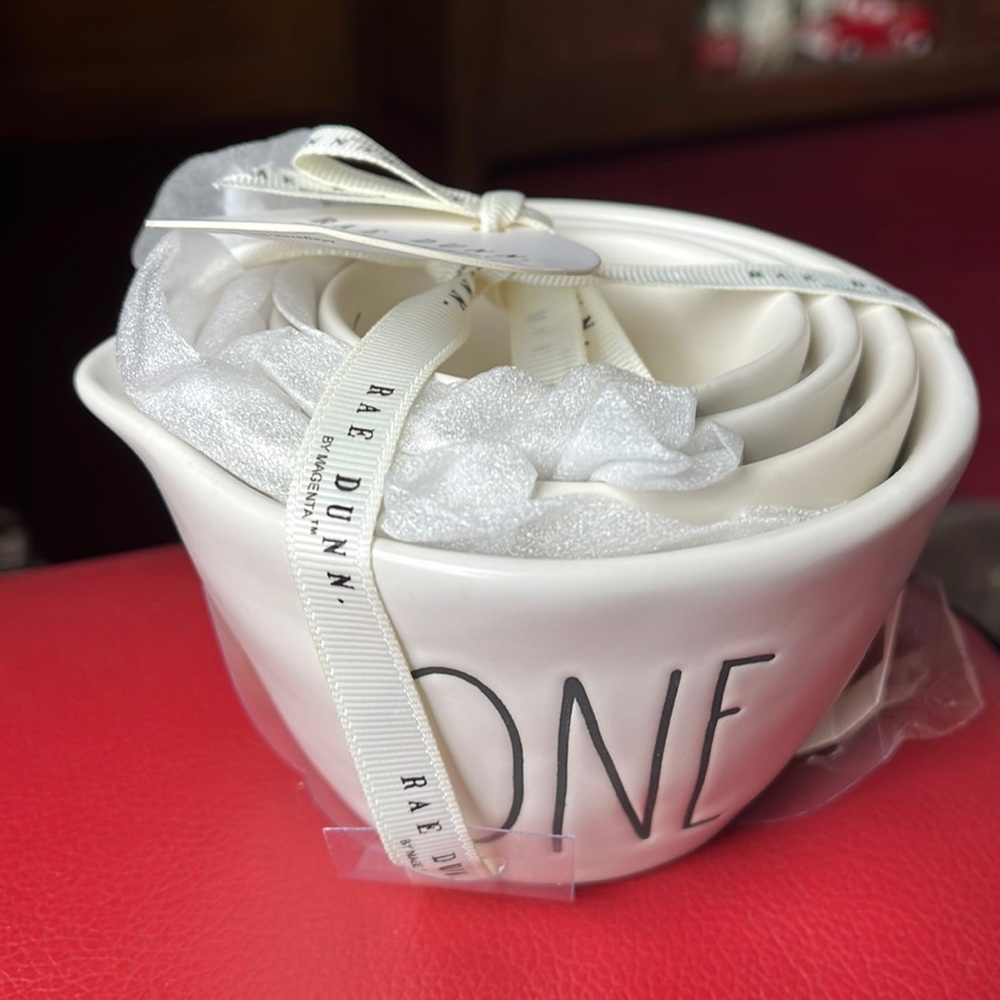 NWT Rae Dunn matte measuring cups